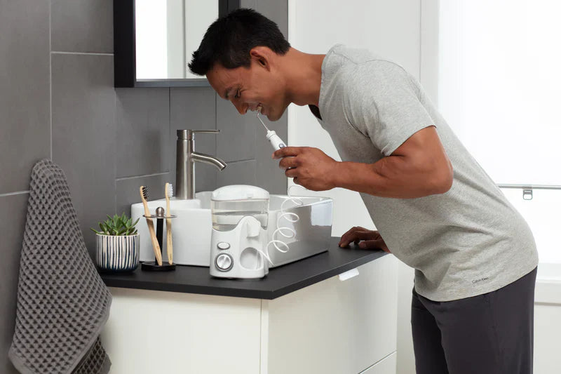 Waterpik vs fio dentário: qual a melhor opção para si?